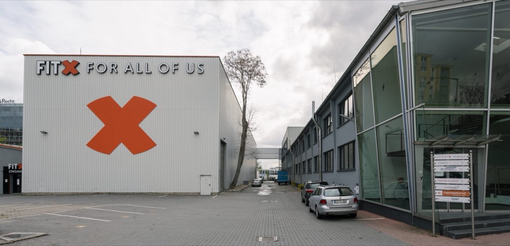 Mieter auf dem Gelände: FitX